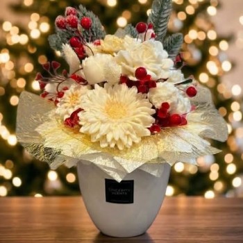 Festive Wax melt Centerpiece & Fragrance in One.